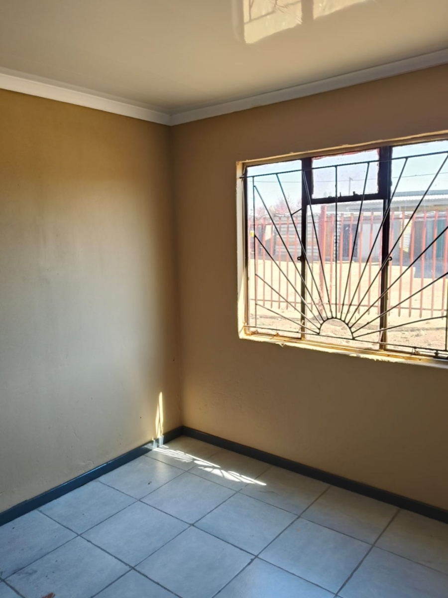 2 Bedroom Property for Sale in Bloemside 4 Free State